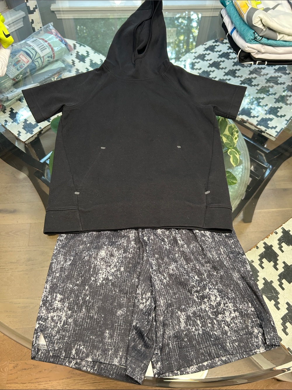 Old Navy Kids Black Short-Sleeve Hoodie with Black/Gray Patterned Shorts